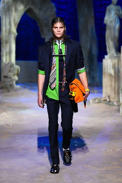 Look 4